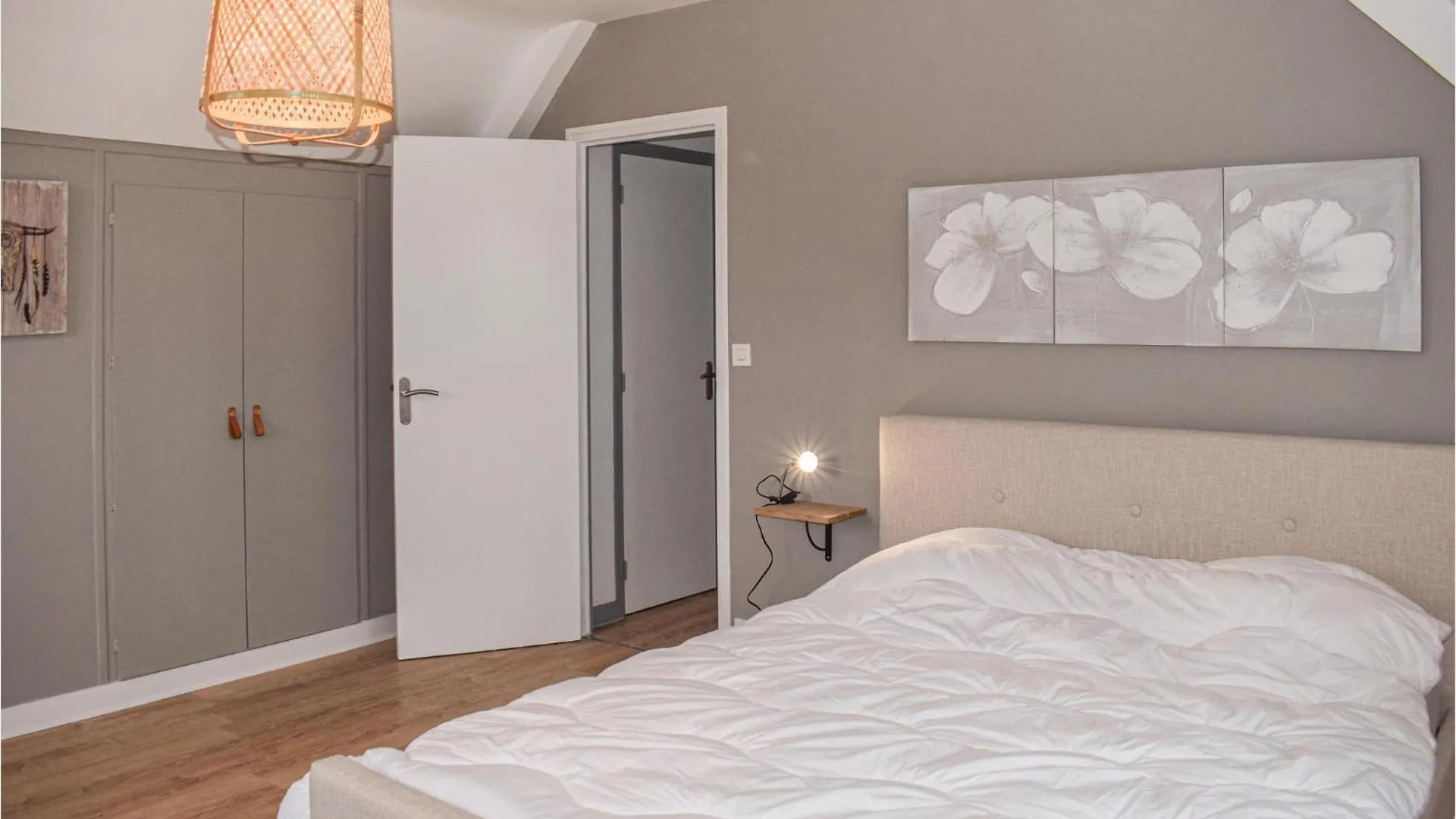 別荘 Amazing Home In Sables Dor Les Pins With Kitchen フランス