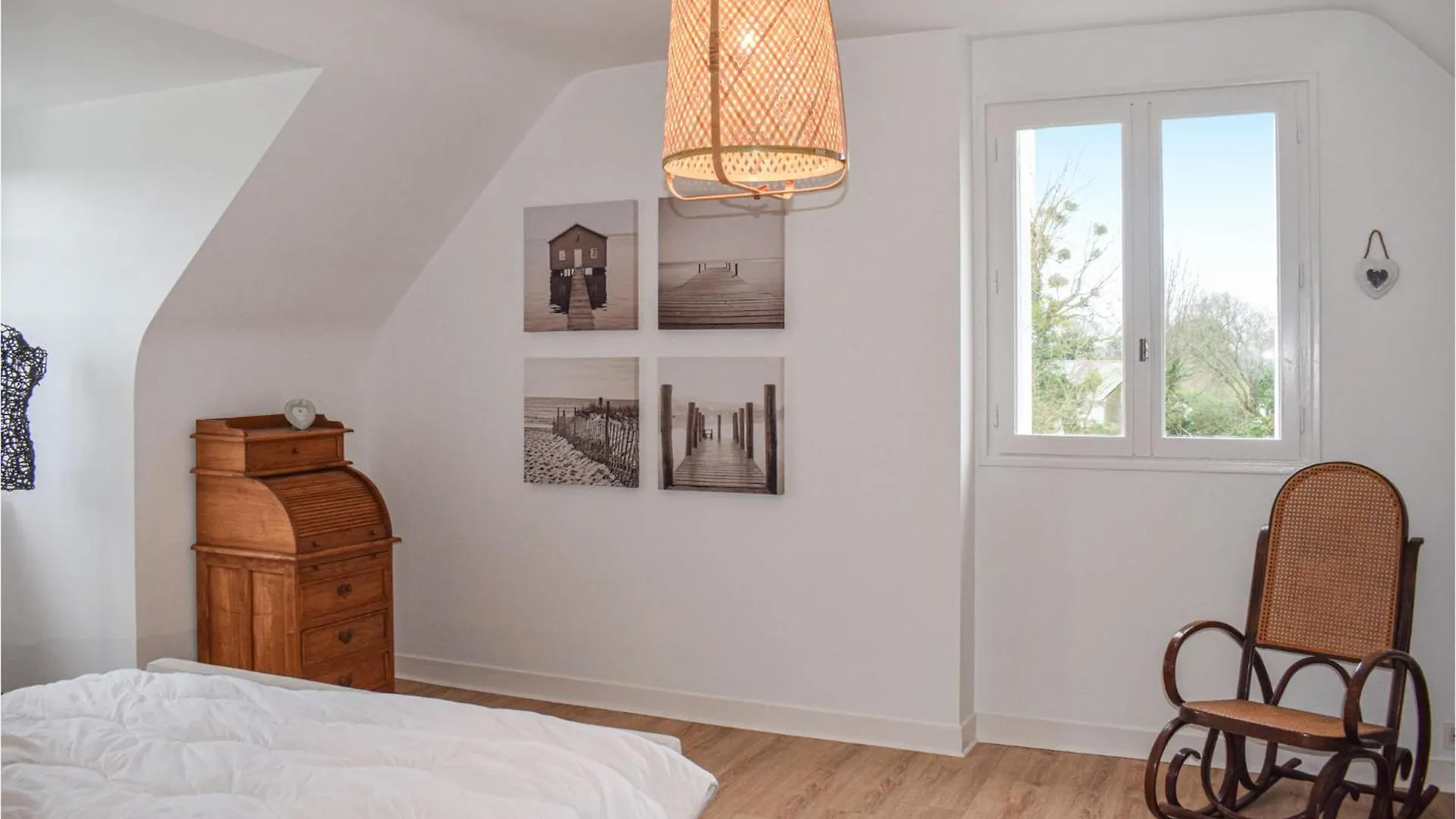 別荘 Amazing Home In Sables Dor Les Pins With Kitchen